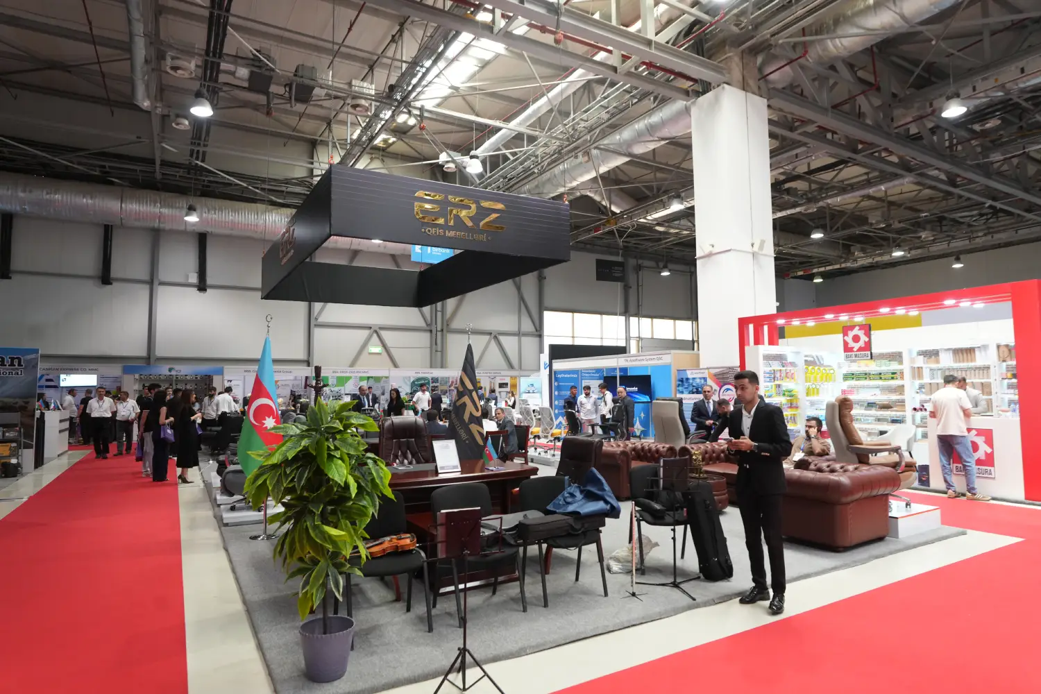 ERZ Mebel mütəxəssislərinin komandası